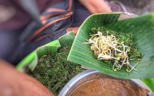 Kebanggaan Surabaya, Ini 5 Keunikan Pecel Semanggi yang Melegenda