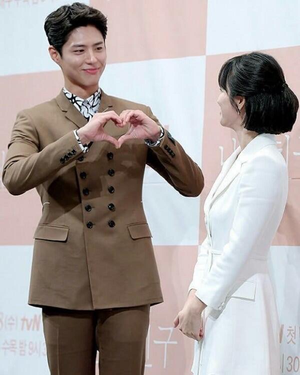 Gemas! 10 Potret Romantis Park Bo Gum & Song Hye Kyo di 'Encounter'