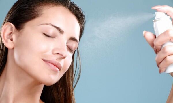 9 Tips Touch Up Makeup Biar Riasan yang Luntur Kembali Sempurna