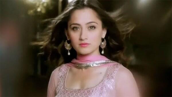 10 Potret Memesona Sanjeeda Shaikh, Pemeran Durga di Dendam & Cinta