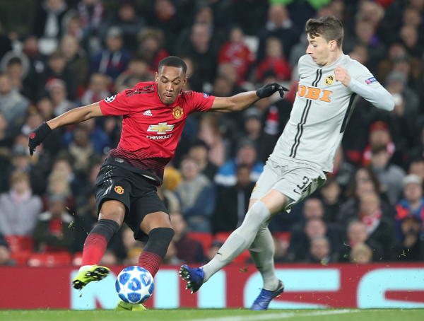 Fellaini Bawa Manchester United Lolos Babak 16 Besar Liga Champions
