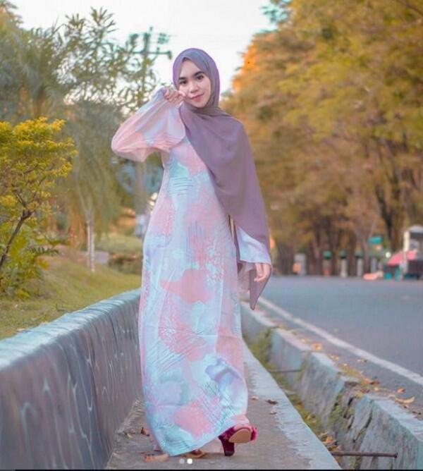 10 Hijab Look ala Selebgram Nabila Tarmuzi, Cute & Hits Banget Loh!