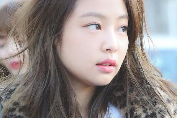 Memesona, Ini 7 Potret Jennie BLACKPINK saat Tak Pakai Makeup
