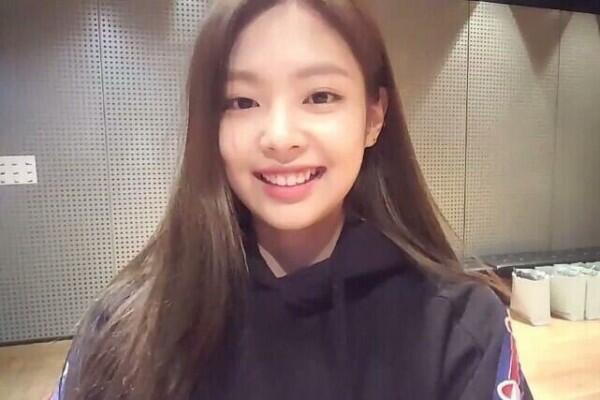 Memesona, Ini 7 Potret Jennie BLACKPINK saat Tak Pakai Makeup