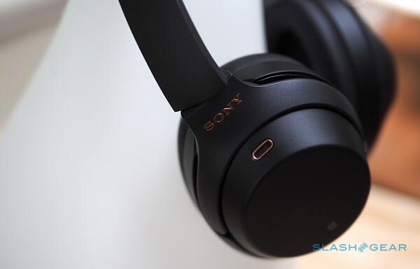 Headphone yang Aman Dipakai Saat Berkendara