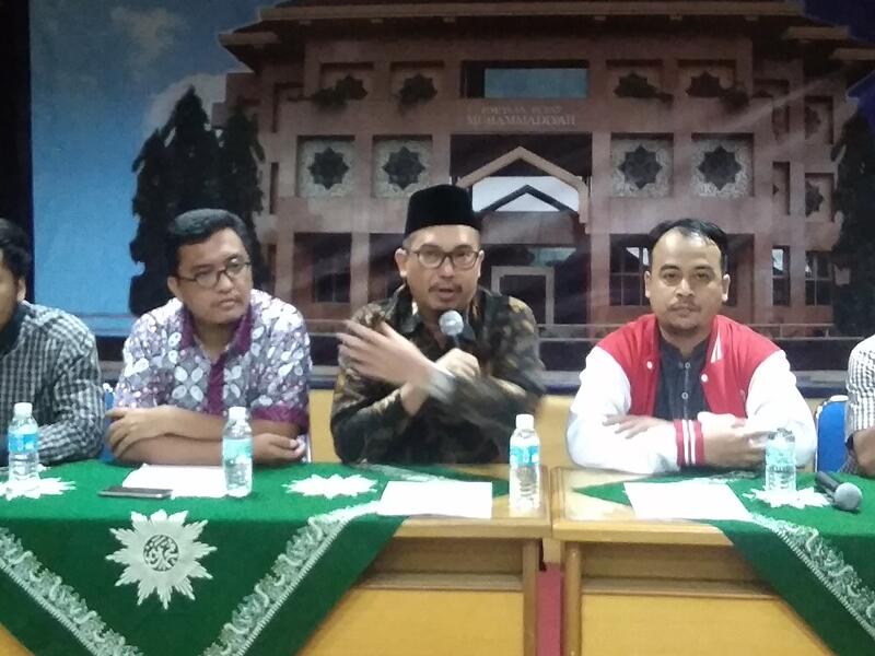 Panitia Kemah Catut Tanda Tangan Dahnil Anzar
