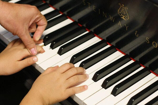 Guru les privat Piano / Keyboard / Organ