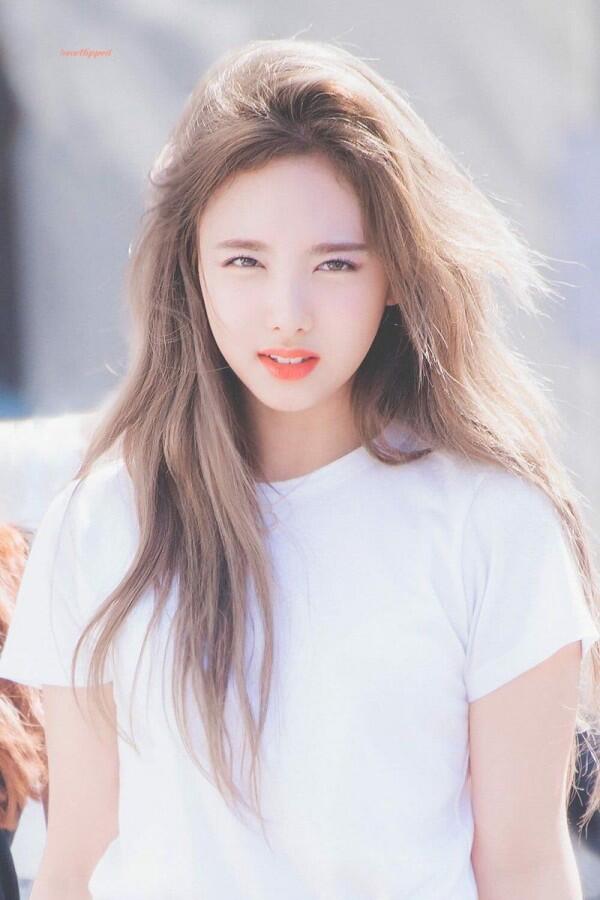 10 Potret Idol KPop Wanita Tetap Memesona Meski Saat 'Bad Hair'