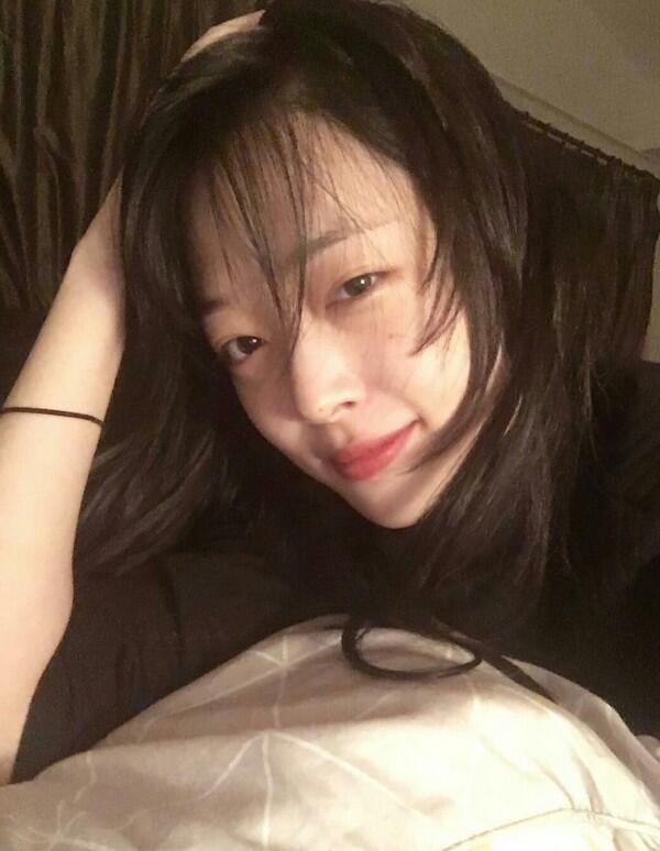 10 Potret Idol KPop Wanita Tetap Memesona Meski Saat 'Bad Hair'
