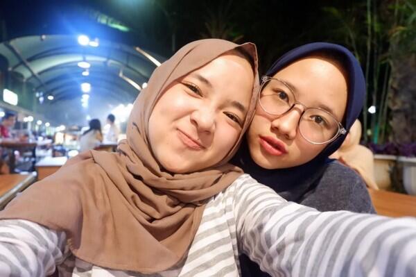 10 Potret Iin Fadillah, Kakak Nissa Sabyan yang Manisnya Kebangetan