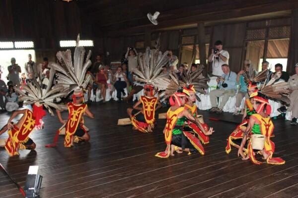 Kemenpar Ajak Iis Dahlia Gebrak Festival Wonderful Indonesia di Sambas