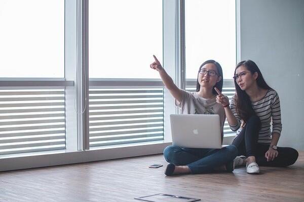 Bukannya Kaku, Ini 5 Pesona yang Dimiliki Cewek Visioner