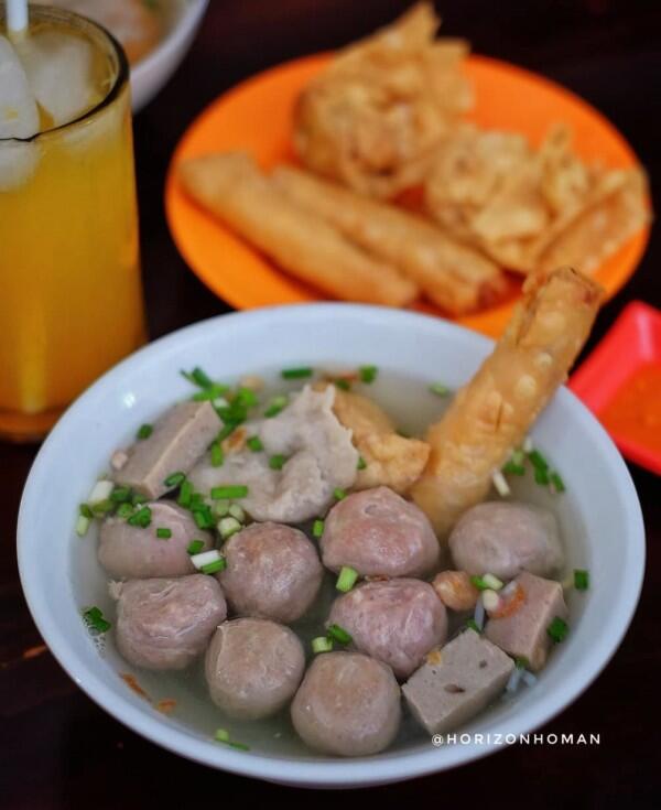 11 Tempat Makan Bakso Halal Paling Enak di Surabaya