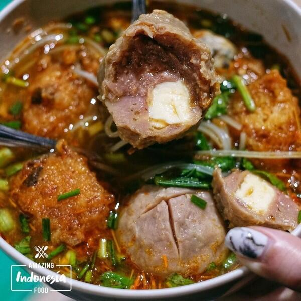 11 Tempat Makan Bakso Halal Paling Enak di Surabaya