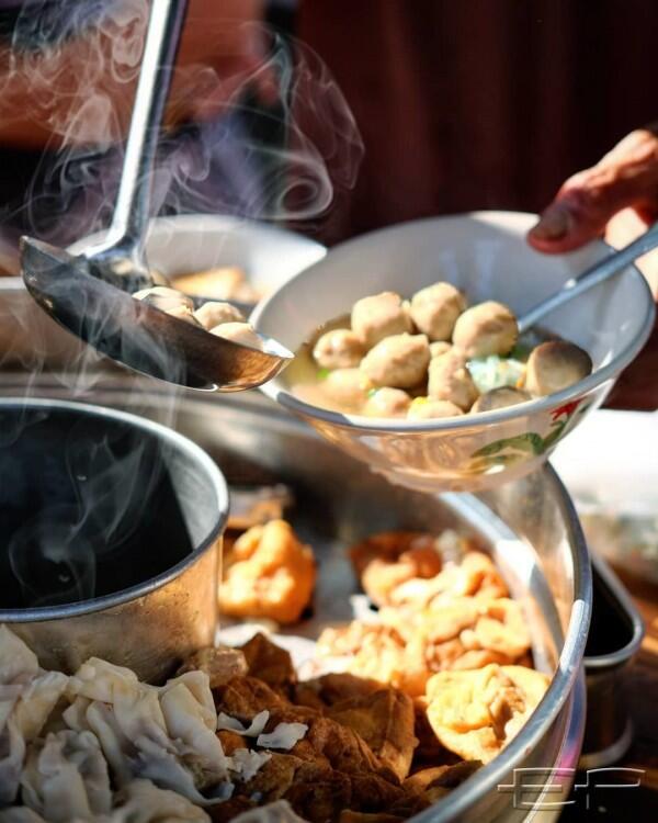 11 Tempat Makan Bakso Halal Paling Enak di Surabaya