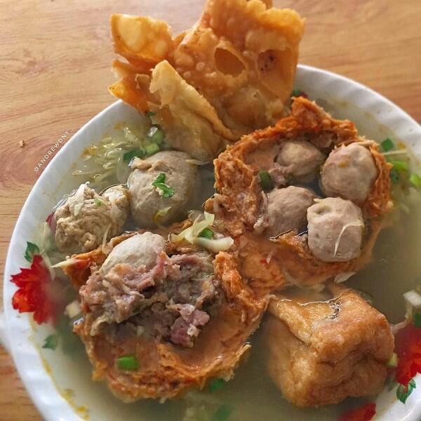 11 Tempat Makan Bakso Halal Paling Enak di Surabaya
