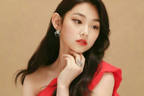 Sibuk Banget, Ini 10 Potret Mina Gugudan yang Fresh dan Cute Abis!