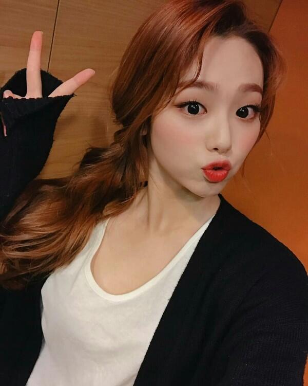 Sibuk Banget, Ini 10 Potret Mina Gugudan yang Fresh dan Cute Abis!