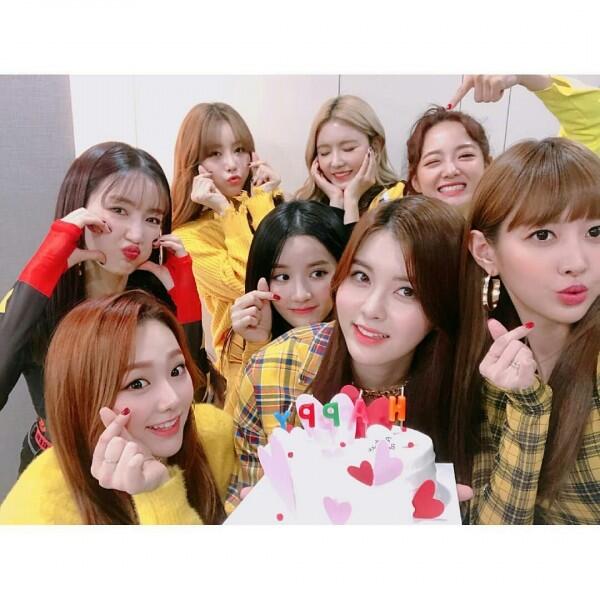 Sibuk Banget, Ini 10 Potret Mina Gugudan yang Fresh dan Cute Abis!