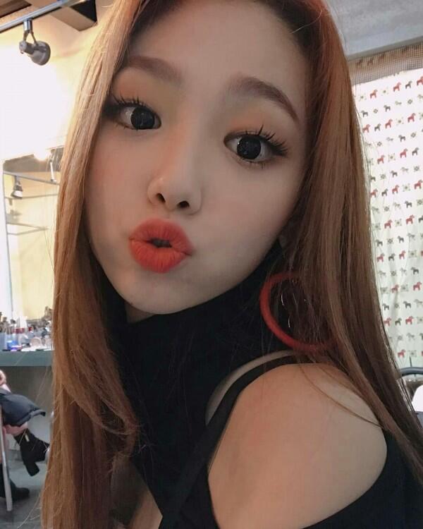 Sibuk Banget, Ini 10 Potret Mina Gugudan yang Fresh dan Cute Abis!