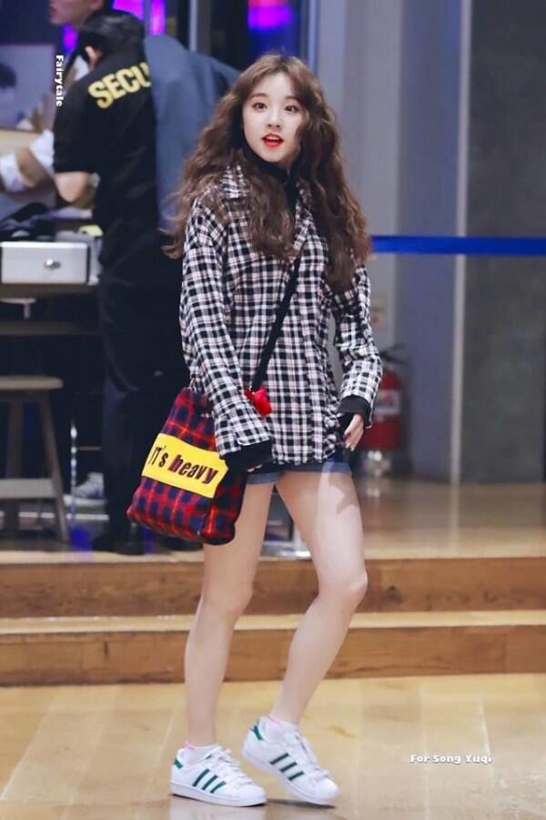 Outfit Yuqi (G)-IDLE yang Bikin Style Fashionmu Naik Tingkat, Modis!