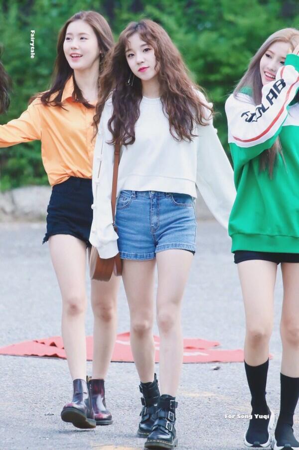 Outfit Yuqi (G)-IDLE yang Bikin Style Fashionmu Naik Tingkat, Modis!