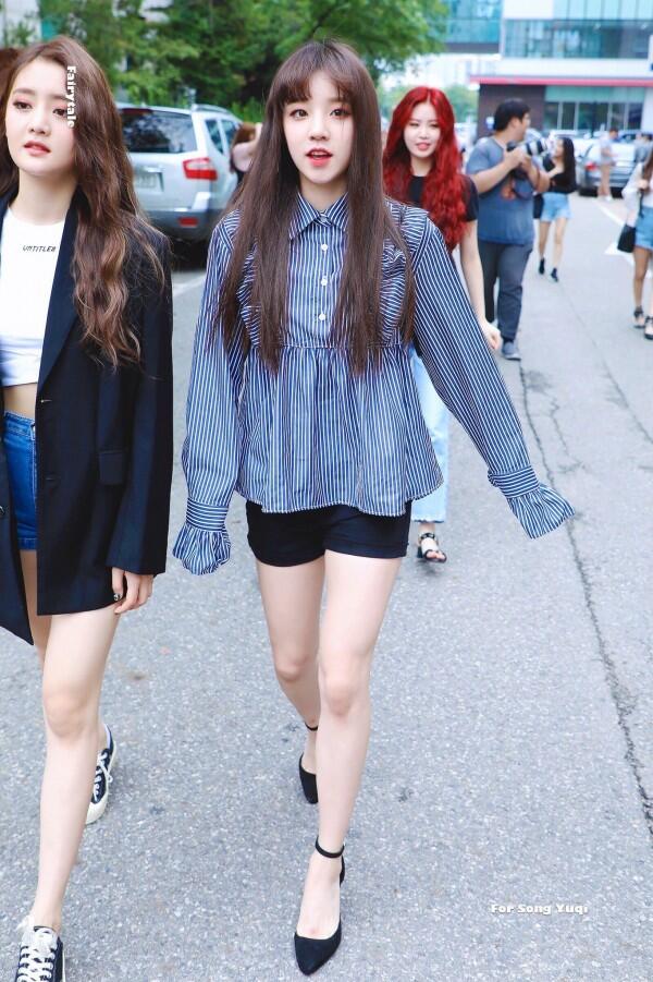 Outfit Yuqi (G)-IDLE yang Bikin Style Fashionmu Naik Tingkat, Modis!