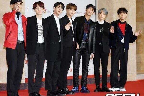 26 Potret Keren Idol KPop Hadiri Red Carpet Asia Artist Awards 2018