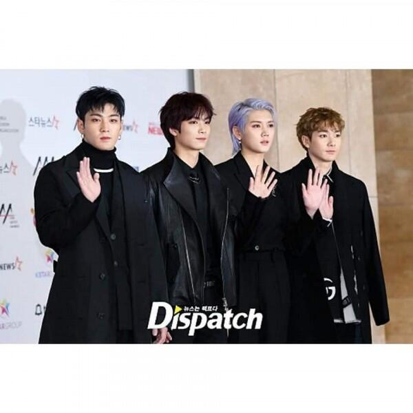 26 Potret Keren Idol KPop Hadiri Red Carpet Asia Artist Awards 2018