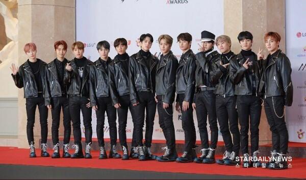 26 Potret Keren Idol KPop Hadiri Red Carpet Asia Artist Awards 2018