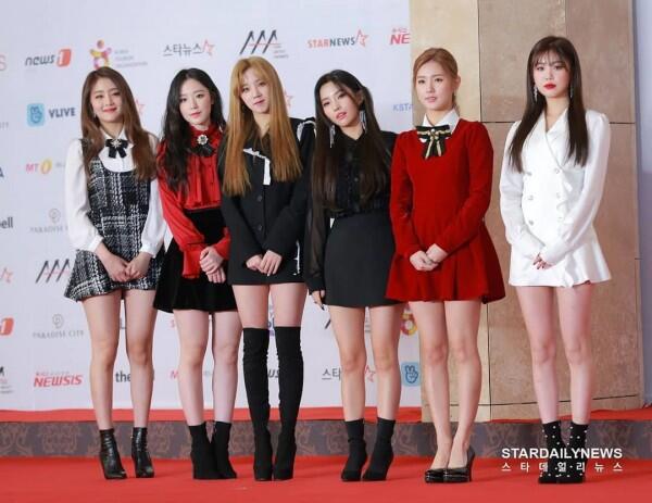 26 Potret Keren Idol KPop Hadiri Red Carpet Asia Artist Awards 2018