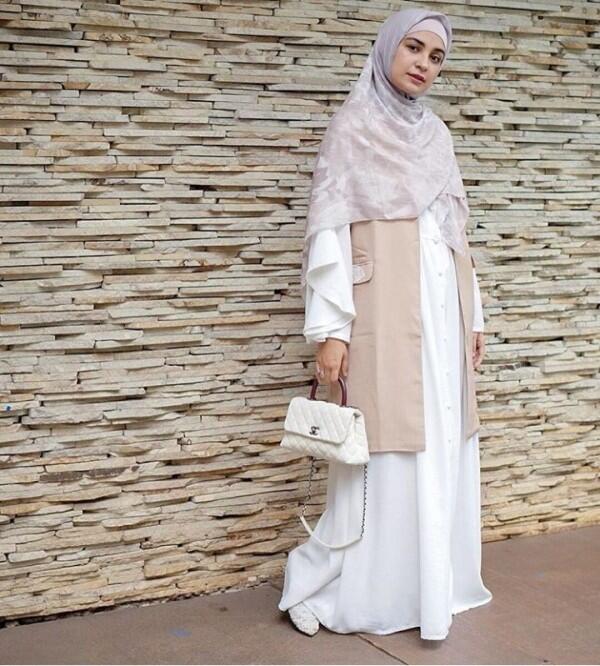 7 Inspirasi Tampil Anggun dengan Gamis ala Selebriti Tanah Air