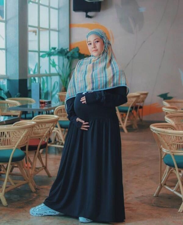 7 Inspirasi Tampil Anggun dengan Gamis ala Selebriti Tanah Air