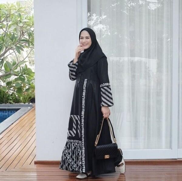 7 Inspirasi Tampil Anggun dengan Gamis ala Selebriti Tanah Air