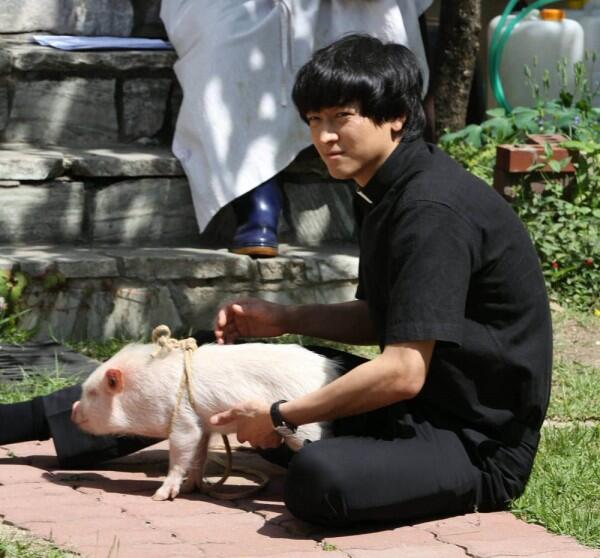 Jadi Selebriti dengan IQ Tertinggi, Ini 8 Fakta Lain Kang Dong Won