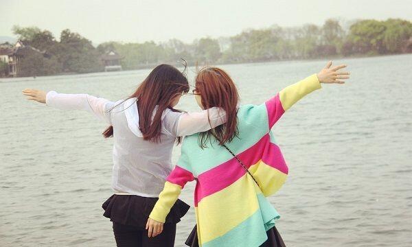 7 Hal yang Wajib Kamu Syukuri Jika Punya Teman Cewek Serasa Saudara