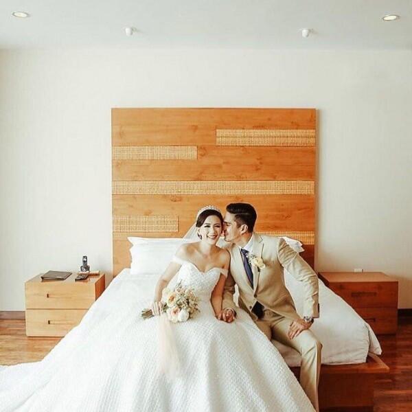 Setahun Menikah, 10 Foto Romantisnya Marcel Chandrawinata & Istri