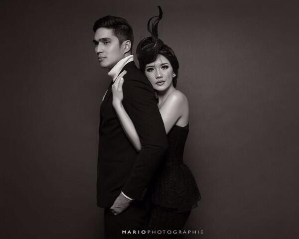 Setahun Menikah, 10 Foto Romantisnya Marcel Chandrawinata & Istri