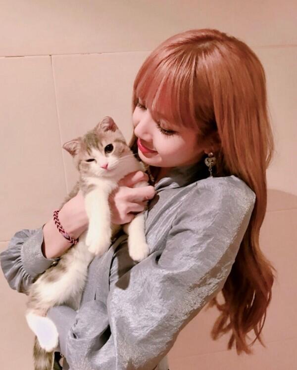 Murah Senyum, Ini 7 Alasan Buat Jatuh Cinta Sama Lisa BLACKPINK