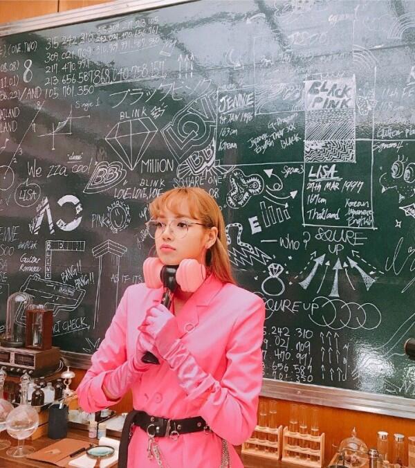 Murah Senyum, Ini 7 Alasan Buat Jatuh Cinta Sama Lisa BLACKPINK