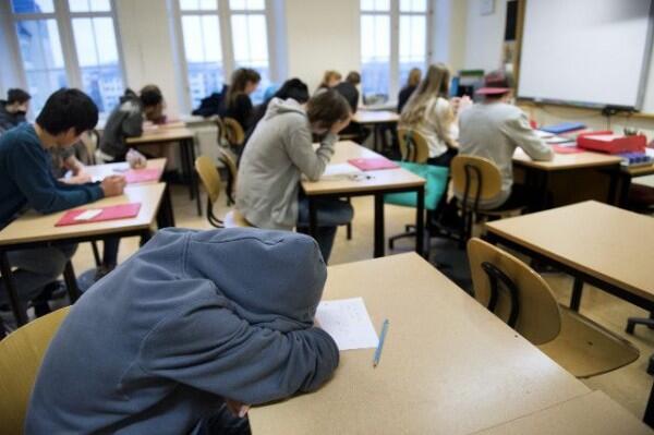 8 Kelakuan "Nakal" yang Kamu Lakukan saat Guru Gak Masuk Kelas