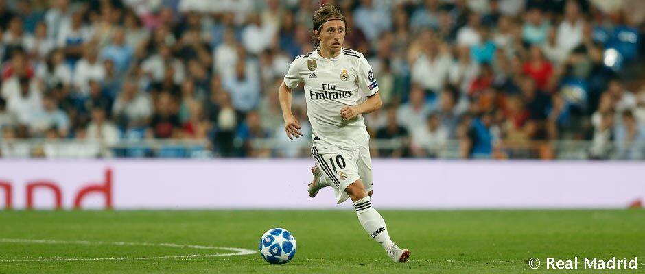 Modric, menerima Penghargaan sebagai Pemain Terbaik Dunia 2018 oleh IFFHS