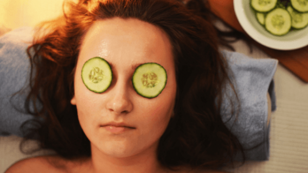 Males Nyalon? Lakukan 5 Beauty Ritual Seru Ini Bareng BFF-mu di Rumah