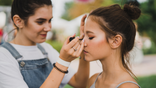 Males Nyalon? Lakukan 5 Beauty Ritual Seru Ini Bareng BFF-mu di Rumah