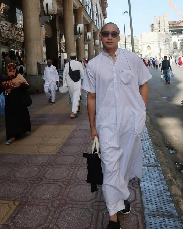 Pengantin Baru, 10 Potret Melody eks JKT48 Umrah Bareng Suami