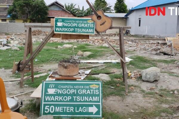 Yuk, Mampir ke Warkop Tsunami di Pantai Talise!