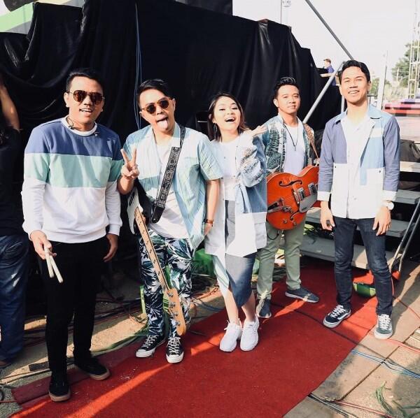 10 Lagu Indonesia Terbaik Rilis November, Wajib Masuk Playlistmu Nih!