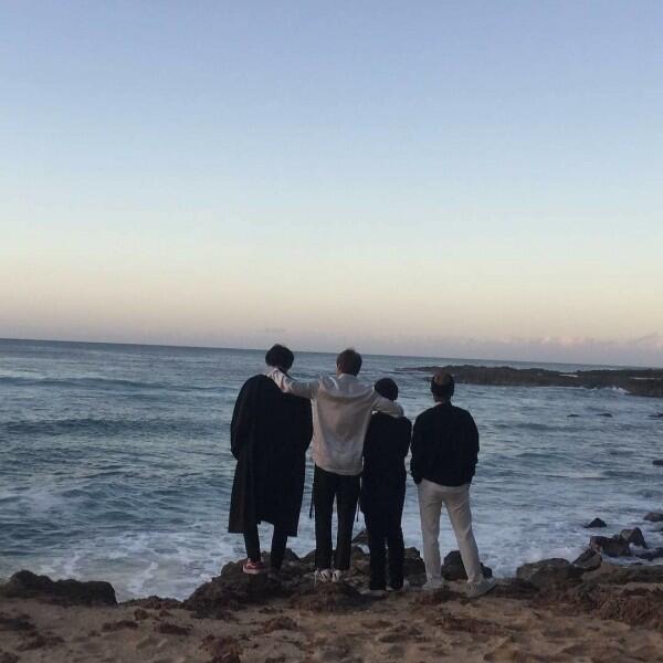 Pemotretan Sambil Liburan, 10 Potret Seru EXO di Hawaii