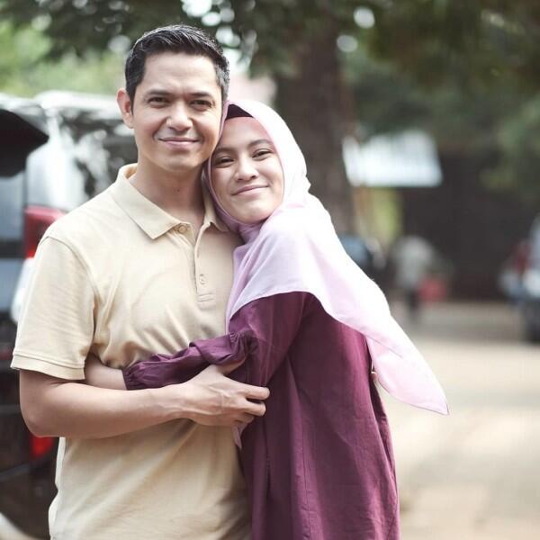 Panutan Banget, 10 Potret Harmonis Dude Harlino & Alyssa Soebandono
