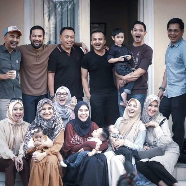 Panutan Banget, 10 Potret Harmonis Dude Harlino & Alyssa Soebandono